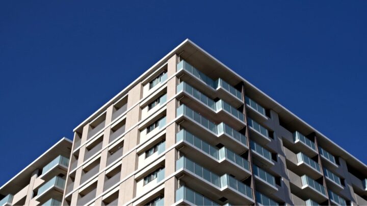 待っていても安くならない?中古マンション購入の様子見リスク